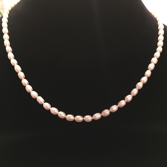 Jewelry - Genuine freshwater pearl necklace